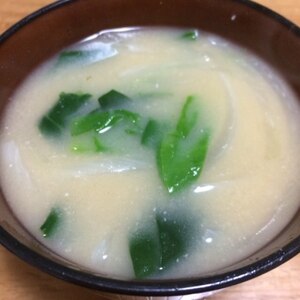 和朝食！ほうれん草と玉ねぎのお味噌汁